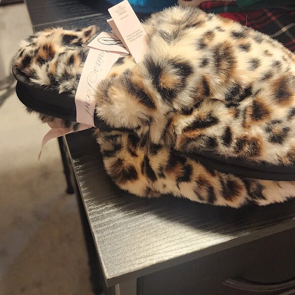 Victoria secret slippers - Picture 1 of 2